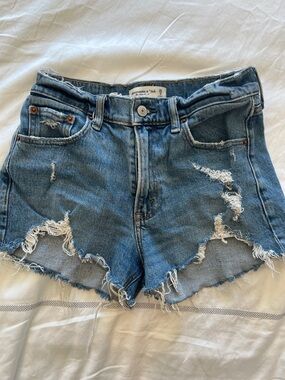 Abercrombie & Fitch Blue Distressed Frayed Denim Shorts size 25/0